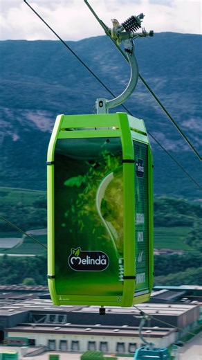 🚠 “It’s a collective success.” 1,300 meters of "Apple Cable Car", 400 inside a tunnel. 28 cabins for apples, 1 for the transport of the plant’s personnel. Seen from the valley, it looks like science fiction. In the first episode of Beyond LEITNER, Roberto Morra (Project Engineer) and Sylvain Gobet (Project Manager) take us behind the scenes of the world’s first Apple Cable Car, built by LEITNER for Melinda Val Di Non​​. 🎥 Watch the full interview on YouTube 👉 https://bit.ly/leitner-melinda-ca