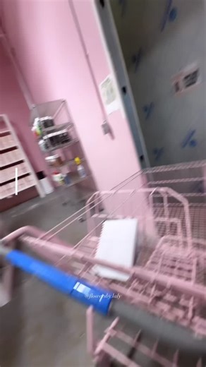 Flowers in Dallas | Laly V 💐 on Instagram: "Late rose shopping from last week. Got to see one of my favorites @heidesbouquets ☺️☺️ -located in Dallas Texas 75220 -text 214-564-2361 to place orders -follow TikTok page @flowersby.laly #laly #flowersbylaly #bouquet #ramos #ramosbuchones😍🌹 #ramosdeflores #ramosderosas #ramodenovia #ramosbuchones #dallas #flowerstagram #roses #florist #dallas #rosas #redroses #flowers #pink #white #dayinmylifevlog #florist"