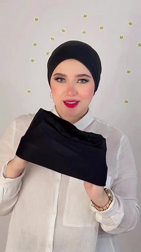 How to Wear a Black Headscarf Elegantly