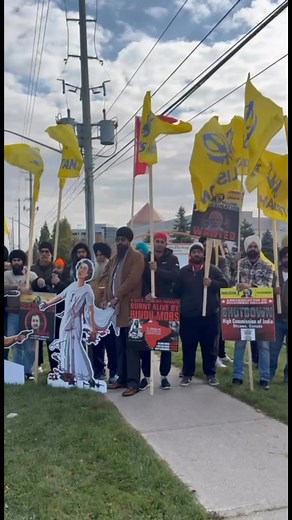 “Heavy police deployment outside Bharat Mata Hindu Temple in Brampton, where pro-Khalistan Sikhs are protesting against @IndiainToronto officials. SFJ alleges India is conducting espionage operations and recruiting foot soldiers through its so-called ‘life certificate’ camps.” | Jagdeep Singh