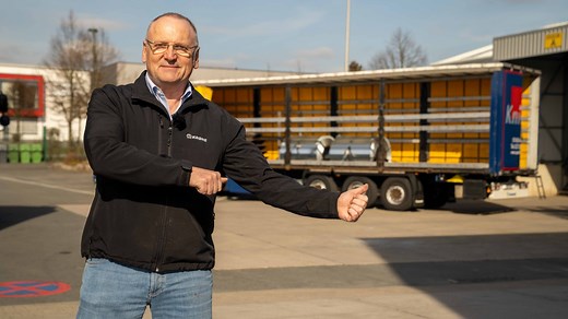 12K views · 809 reactions | Der KRONE Coil Liner beherrscht jede Rolle. Zu Besuch bei der Spedition Kniep. --- The KRONE Coil Liner masters every role. A visit to the transport company Kniep. **English subtitles available.** | KRONE Trailer | Facebook