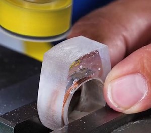 DIY ウェアラブルウォレット - 支払いもこなせるアクセサリーを作ろう！ | ５分でできる DIY