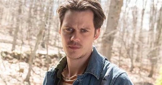 Bill Skarsgård Horror Movie Now Free to Watch Amid It: Welcome to Derry Releases