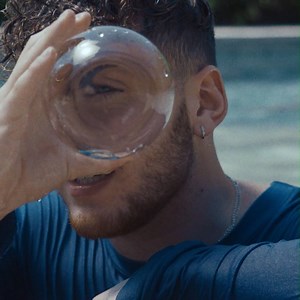 18K views · 358 reactions | 현재를 대표하는 팝 메이커 ✨#바지✨ 2019년 첫 신곡 #Paradise 음원 공개! 음원듣기 https://WMK.lnk.to/JBMqh 풀영상 https://youtu.be/x90WLRa5uGo | 워너뮤직코리아 Warner Music Korea | Facebook