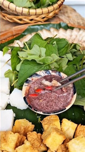 Bún đậu thịt luộc mắm tôm.