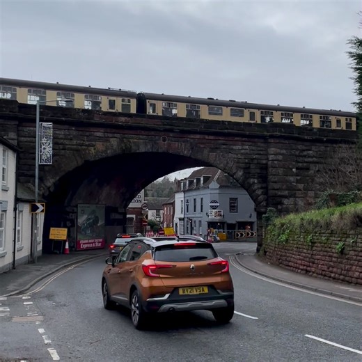 209K views · 3.4K reactions | Another of Bewdley's bridges, this one way above the flood level. Departing for Bridgnorth - toot toot! Severn Valley Railway, and don't forget one of Bewdley's cosiest cafes, who we're sure will be open right through the winter, Severn Valley Guest House & coffee shop. Share the love, and enjoy our wonderful surroundings! HYN! | The Garden Kitchen | Facebook