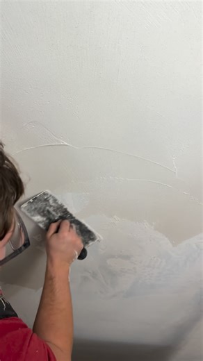 Taylor Reed on Instagram: "Fusion plaster underway This entry was prepped, skimmed, primed, and first coated with sand plaster today. Using this plaster as the base because I will be fine polishing Liquid Metal in the mix and don’t want the sanding to raise the plaster sheen. The sand plaster will stay matte the whole time giving the effect I want. Stoked to post the reveal tomorrow 💪 All plaster all day #venetianplaster"