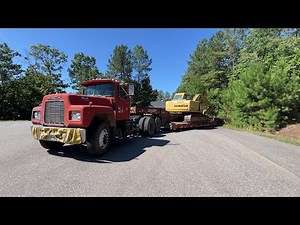 R Model Mack loading and moving equipment #mack #asmr #macktrucks