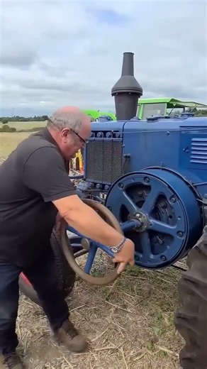 HoW Old Tractors Were Started Before Electric Starters Dangerous FarmingHistory#shorts#youtubeshorts