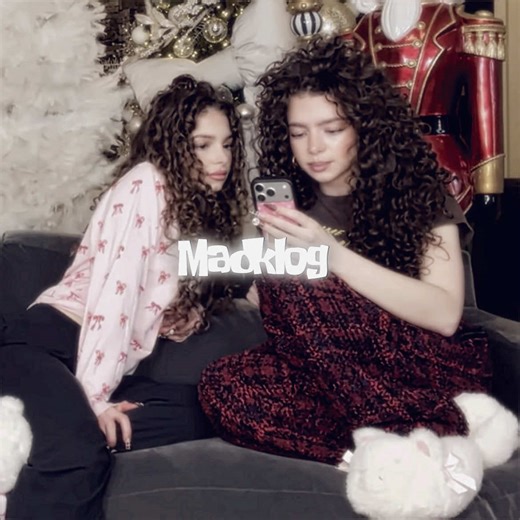 Love triangle ; this vid was so funny omg 😭 :: @demitrakalogeras @sundaykalogeras @Noah Risling . . Ac - jotaceaudios- . . 🏷️- #kalogerassisters #sundaykalogeras #demitrakalogeras #fyp #viral 🔍- Demitra Kalogeras and Sunday Kalogeras ; Demitra and Sunday edit