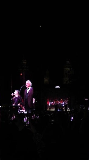 Andrea Bocelli y Los Angeles Azules interpretaron Vivo per lei en el Zócalo de la CDMX. #envivo