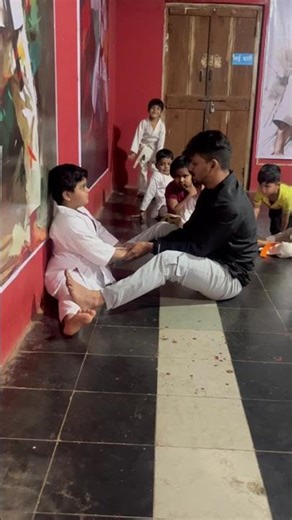 How to split for bugginers || small kids split and stretching