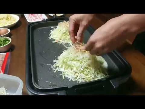 ホットプレートで簡単！広島のお好み焼き、完成までの様子
