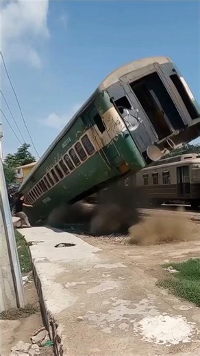 OMG! Unreal Train Destruction VFX You’ve Never Seen Before 🚂💥