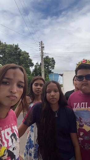 Meme Divertido del Dedo en la Boca