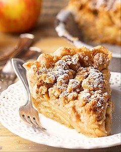 261K views · 5.2K reactions | That crumb topping! https://bakingamoment.com/dutch-apple-pie/ | Baking a Moment | Facebook