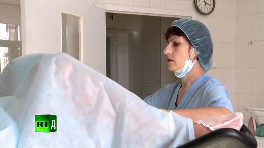 【RT纪录片】【中字】俄罗斯新生儿：三位准妈妈分享她们的生产故事：摄像小哥在产房晕倒了