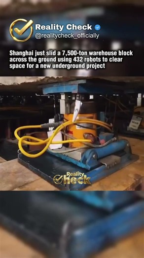 Shanghai just slid a 7,500-ton warehouse! #news #robot #china