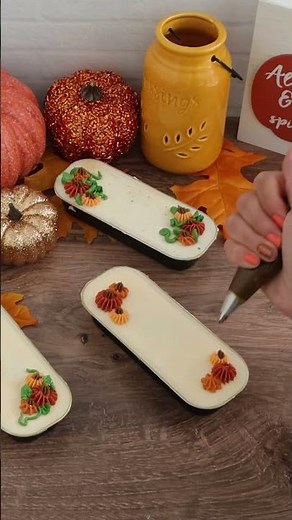 Pretty Pumpkins Mini Cake Pans #baking #minicakes