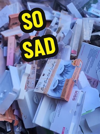 THIS IS SO CRAZY... THE WASTE.. #dumpsterdivingmama #dumpsterdiversoftexas #dumpsterdiving #DUMPSTERDIVER