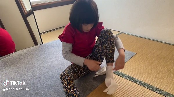 Dressing in Traditional Japanese Kimono: Step-by-Step Guide