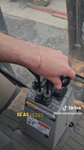 Case 580N em Estado Impecável! 🌟🚜 Conheça nossa Case 580N, uma máquina excepcionalmente conservada que está pronta para elevar o desempenho dos seus projetos. Se você procura qualidade e confiabilidade, esta é a escolha certa. #case #retroescavadeira #retroescavadeira🚜 #maquinaspesadas #retroescavadeiras #maquinas