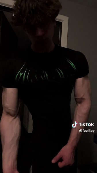 Had to backout cuz im too big bru @Breathedivinity code vein #gymmotivation #gym #aesthetic #veins #fyp #tojifushiguro #gymtok #toji