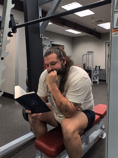 Reading at the Gym: A Unique Workout Habit