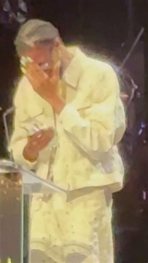 Robert “Silk” Mason accepts his Chita Rivera Award for his performance in CATS
