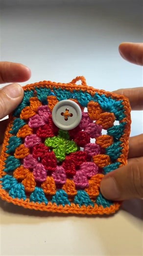 Stop losing your earbuds—make this granny square case!