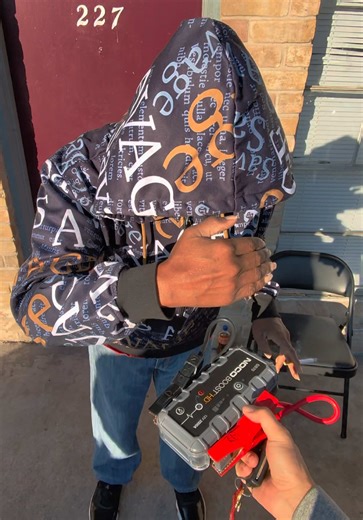 Jump box were so quick even the neighbor wanted to know what it was. #roadsideassistance #auto #noco #easywork #fyp