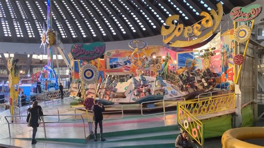 I've been asked a few times recently about the Huss Speedy I saw in Belgrade last December so I thought I'd upload both Offride and Onride videos again but together as one video. I really did enjoy this ride, so much so I rode it rather a few times but I can understand why they didn't take off as they came about during a massive surge in new ride sensations and this one just wasn't as exciting for the public to re-ride. But now that the scene has become a big stagnant with new sensations, it wou