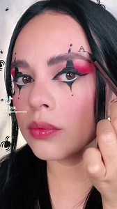 776K views · 10K reactions | Tutorial de Arlequin.  - Delineador Negro: Maybelline New York - Lapiz Negro: Urban Decay Cosmetics - Lapiz Rojo: #beautycreations - Sombra Roja: Paleta ”Island Girl” de #beautycreationscosmetics #Halloween #tutoriales #makeuptutorial #arlequin #halloween2022 #makeuphalloween | Nubia Figueroa | Facebook