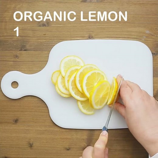 How to Make Alkaline Water (aka. Pink Himalayan Sea Salt + Lemon Water)