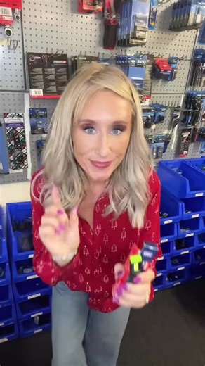 🔦 Sealey Super Beam LED Torch – Small Torch. Big Attitude. 🔦 Don’t let its size fool you – the Sealey Super Beam LED Torch punches way above its weight. This pocket-sized powerhouse fires out a super-bright beam that slices through darkness @Sealey Tools Perfect for the toolbox, glove box, or that mysterious drawer where things go missing, this torch is always ready for action. Whether you’re inspecting an engine bay, hunting for dropped bolts, or just trying to figure out what that noise was,