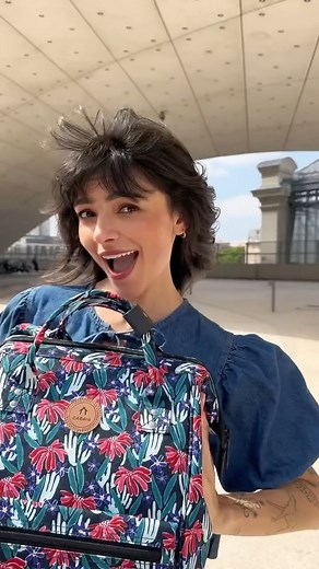 CABAIA on Instagram: "Quand Eloïse, a dessiné le motif EDEA, on l’a tellement adoré qu’on a choisi de le décliner sur une foule de références : du sac à la valise en passant par une gamme d’accessoires, on va fleurir tout votre été 💐 💡 À savoir : on l’a imprimé sur une toile nylon grainée, mate et douce au toucher. Résistante, bien sûr, parce qu’un sac CABAIA, c’est fait pour bouger ! #cabaia #amazingeveryday"