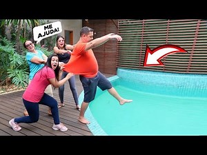His crisis got worse again!! 😬😬 He fell in the pool.