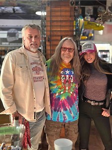 It’s always a great day when my pal Richard Rawlings & his beautiful wife Kat come to see me! Rick Fairless Strokers Dallas Strokers Ice House Gas Monkey Garage #strokersicehouse #strokersdallas #rickfairless￼ #gasmonkeygarage #richardrawlings | Rick Fairless
