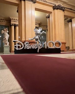 🎻🎵 ¡Así fue Disney 100 en Concierto! Con músicos, cantantes, bailarines y algunos de los personajes más icónicos de Disney revivimos la música de estos 100 años en una función única e inolvidable en el Teatro Colón 🎭. #Disney100EnConcierto #Taos #VWArgentina | Volkswagen