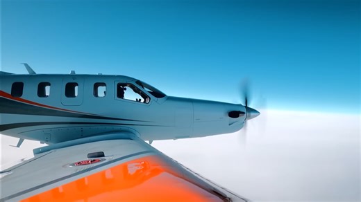 Watch a plane lose heat in extreme cold at 31,000 feet