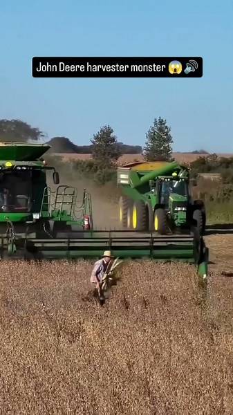 😱 JOHN DEERE Harvester Monster 🚜 Giant Farming Machine in Action 🔥 #shorts #johndeere #harvester
