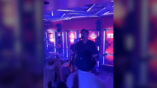 Watch Jimmy Eat World beef up Arby's crowd before Daytona 500