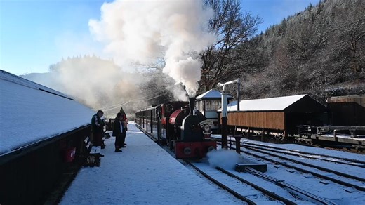 Santa 2023 this time. It's dramatic but there was a problem with Number 7. This was remedied by our engineering team a few weeks later. Loco engineers can you diagnose the issue? Those involved at the time please do not help. No prizes but we can always do with some assistance on the engineering side. | The Corris Railway