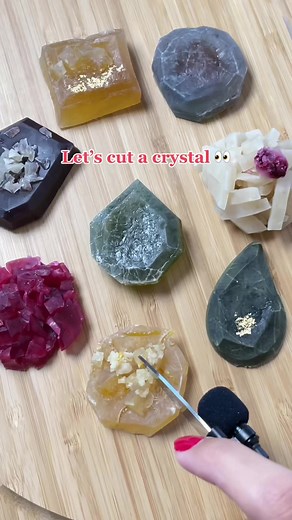 Which crystal should we cut next? 👀 #kohakuto #kohakutou #crystalcandy #crystaltreats