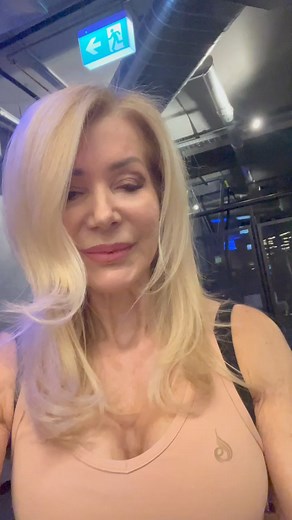 You don’t need 100% motivation to get started with your healthy lifestyle! Even 10% is enough. Start by turning up at the gym or doing one or two exercises and progress slowly. If you’d like help with a training program please shoot me a message or go to my LesleyMaxwellFitness website for online programs or video chats. You can do it! 💗xo | Lesley Maxwell