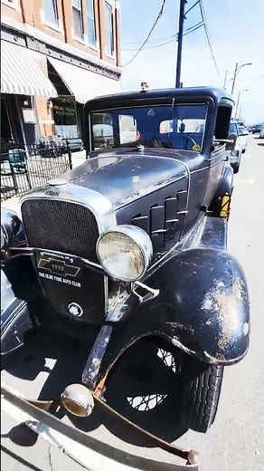 1932 Chevrolet sedan curbside @ Smitty's