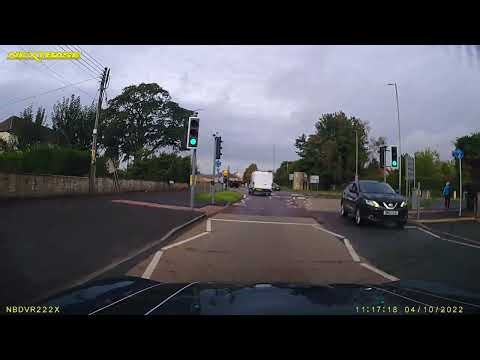 Double mini roundabout