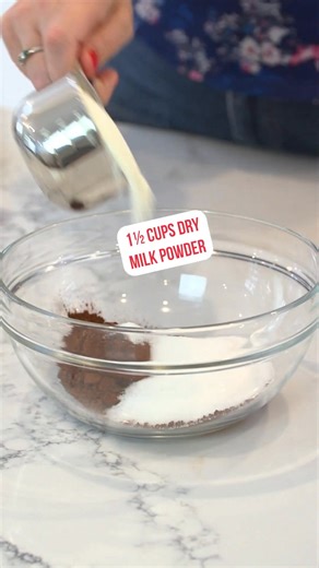 Make your own hot chocolate mix with just a few ingredients! No need to buy hot chocolate powder anymore, make it yourself from scratch! | Bigger Bolder Baking