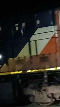 Slow CN local mixed freight train with a weird horn in Superior Wi #freighttrains #bnsf #cnrailway