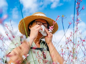 Why sniffles and sneezes should make you think about heart health this allergy season